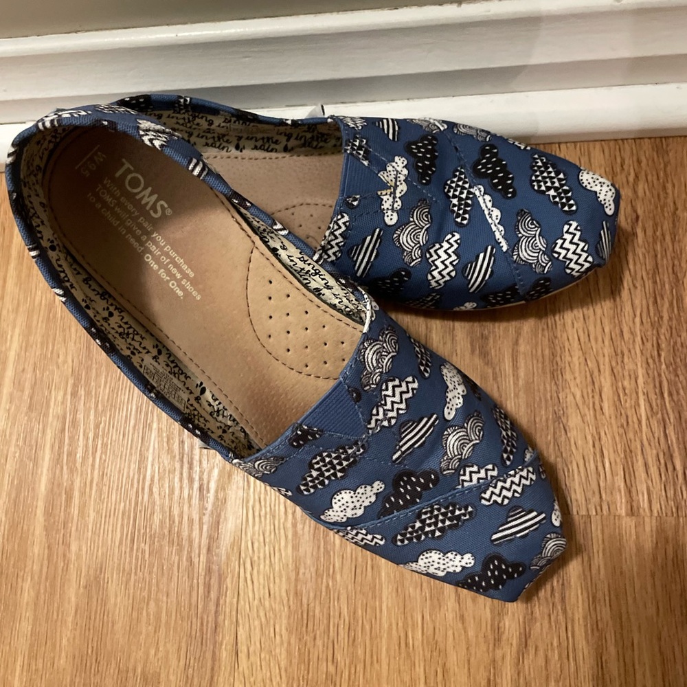 Tom’s cloudy pattern shoe. Size 9.5